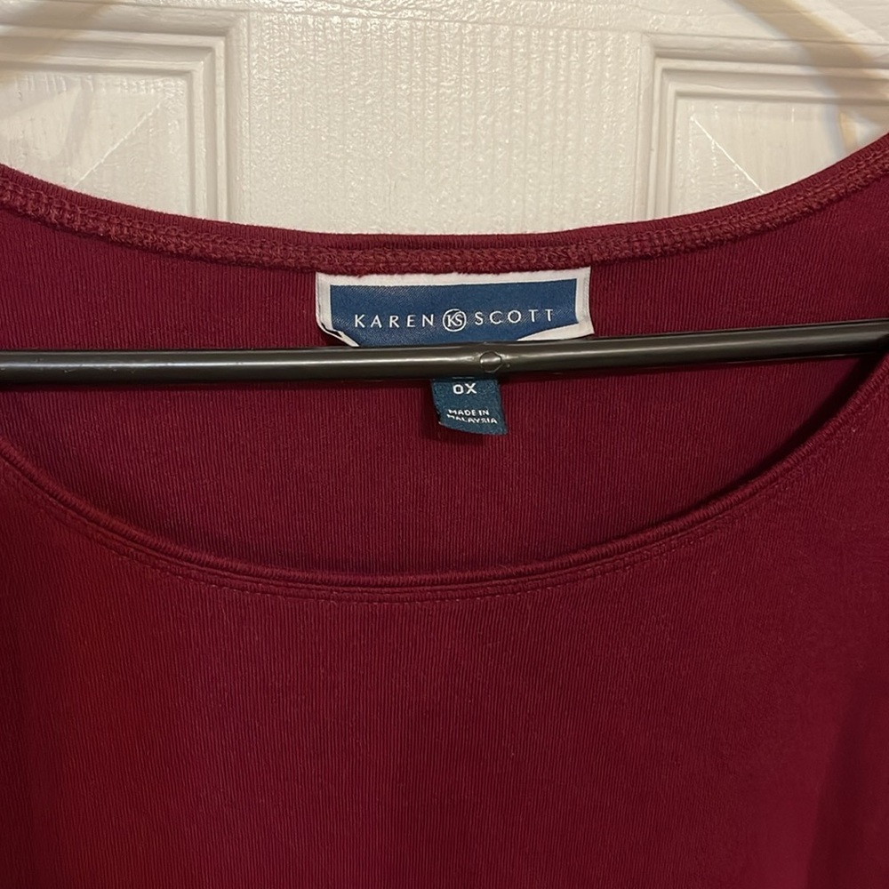 Karen Scott maroon 3/4 sleeve top - Picture 2 of 2